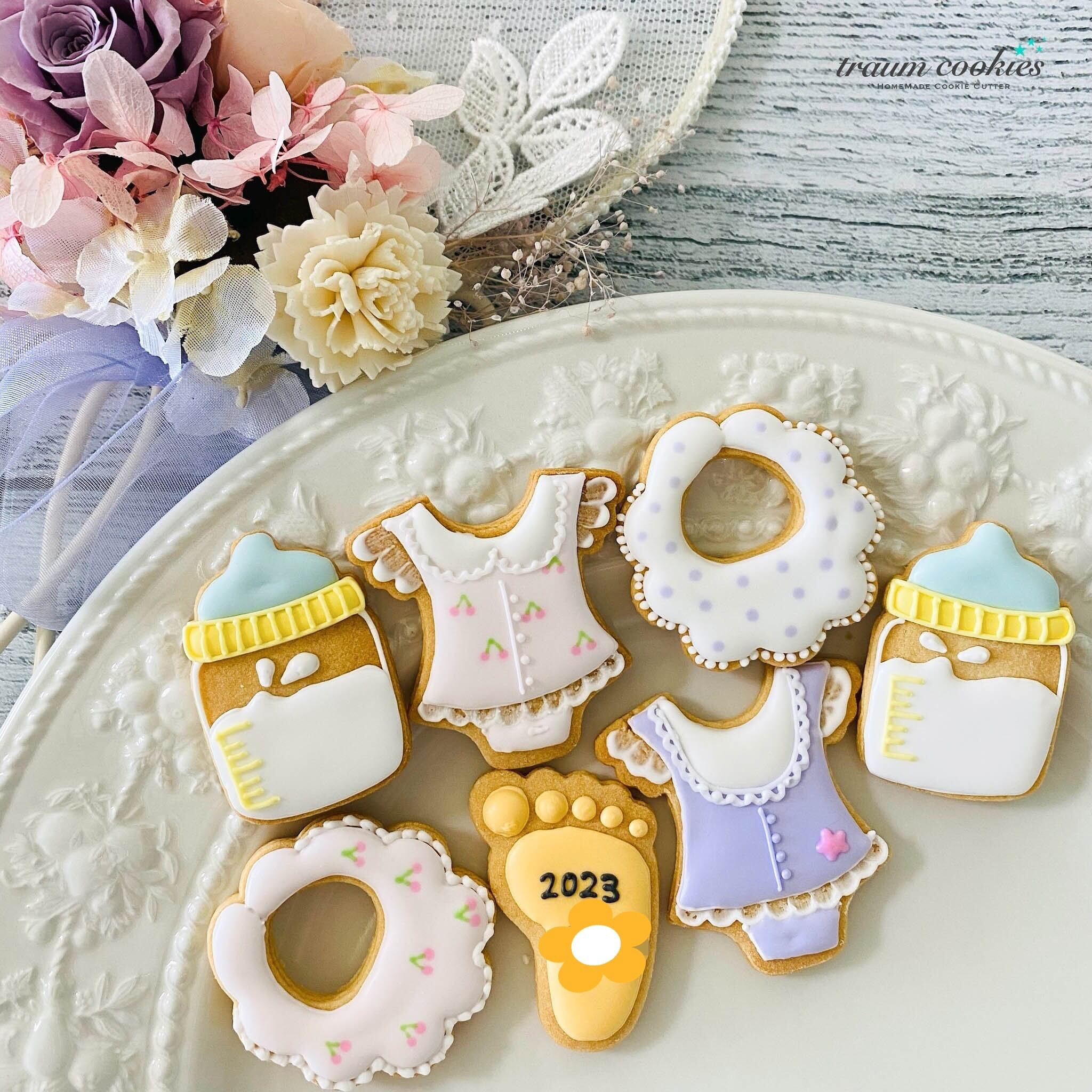 ロンパースのクッキー型《女の子・出産祝い・お食い初め・お宮参り