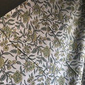 インドの布《インド柄 No.32 白×黄色花 / コットン》サンガネールのブロックプリント