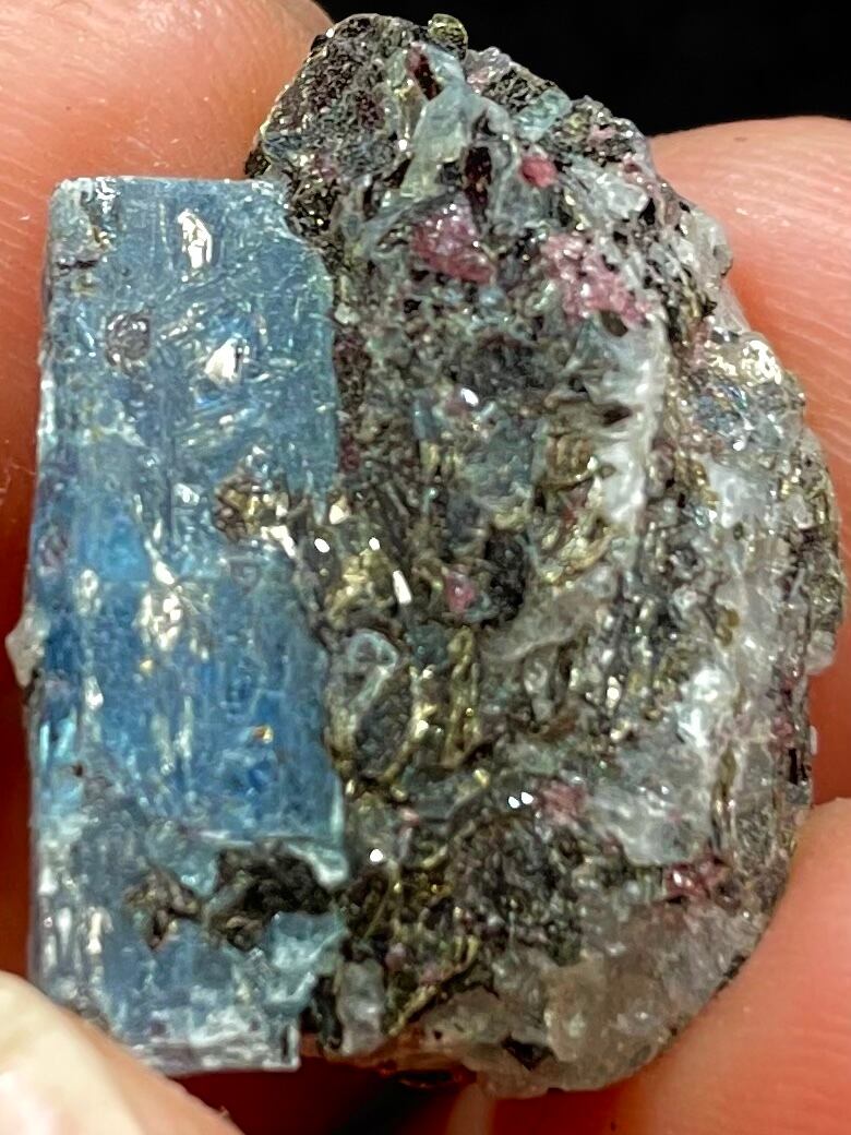 7) ロシア産カイヤナイト