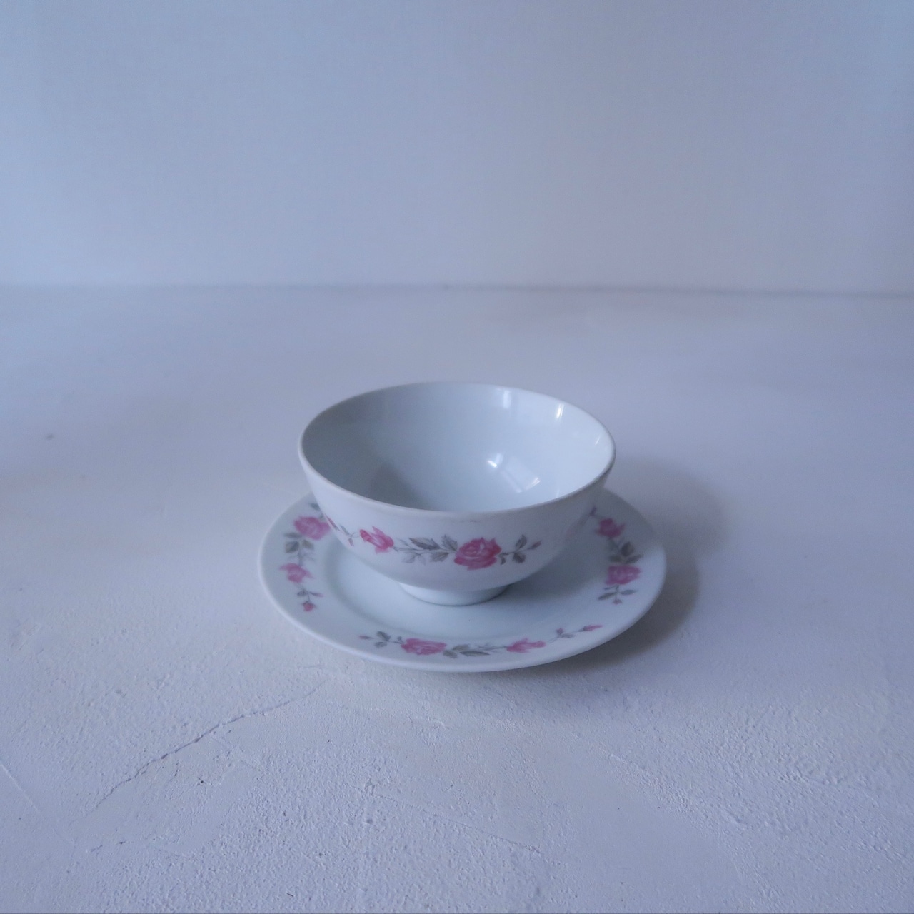 【台湾食器】淡いピンクのお花-お椀