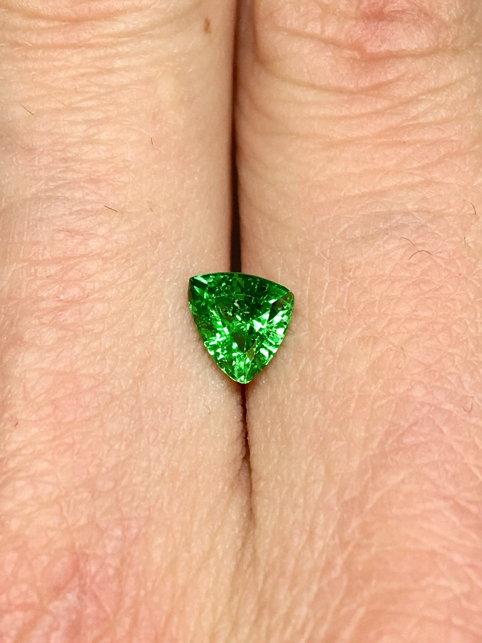 ビビッドなネオングリーン 0.8ct UP 天然 ツァボライト ルース 鑑別付