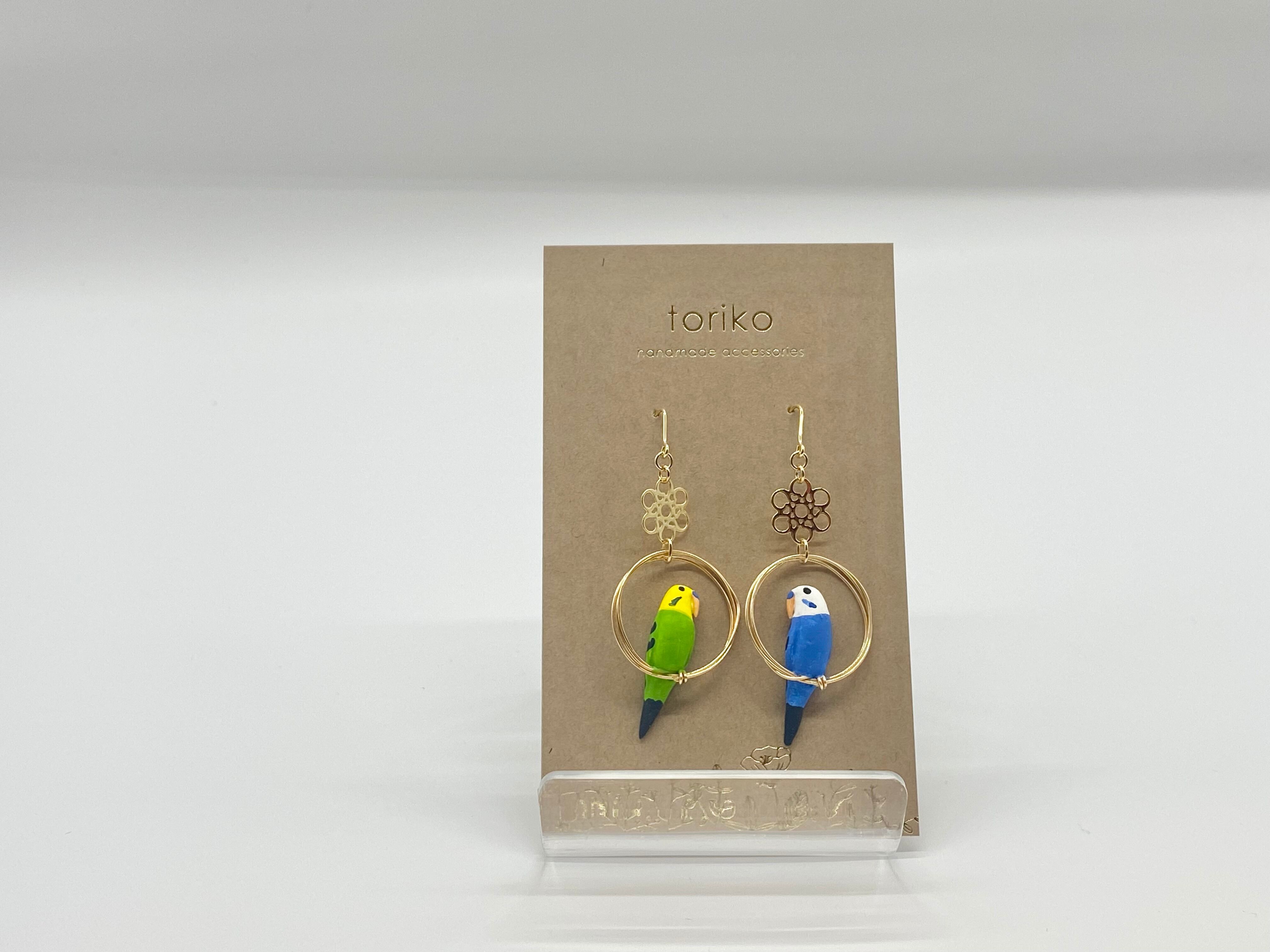 セキセイインコ(青×緑)花パーツ付ピアス・イヤリング