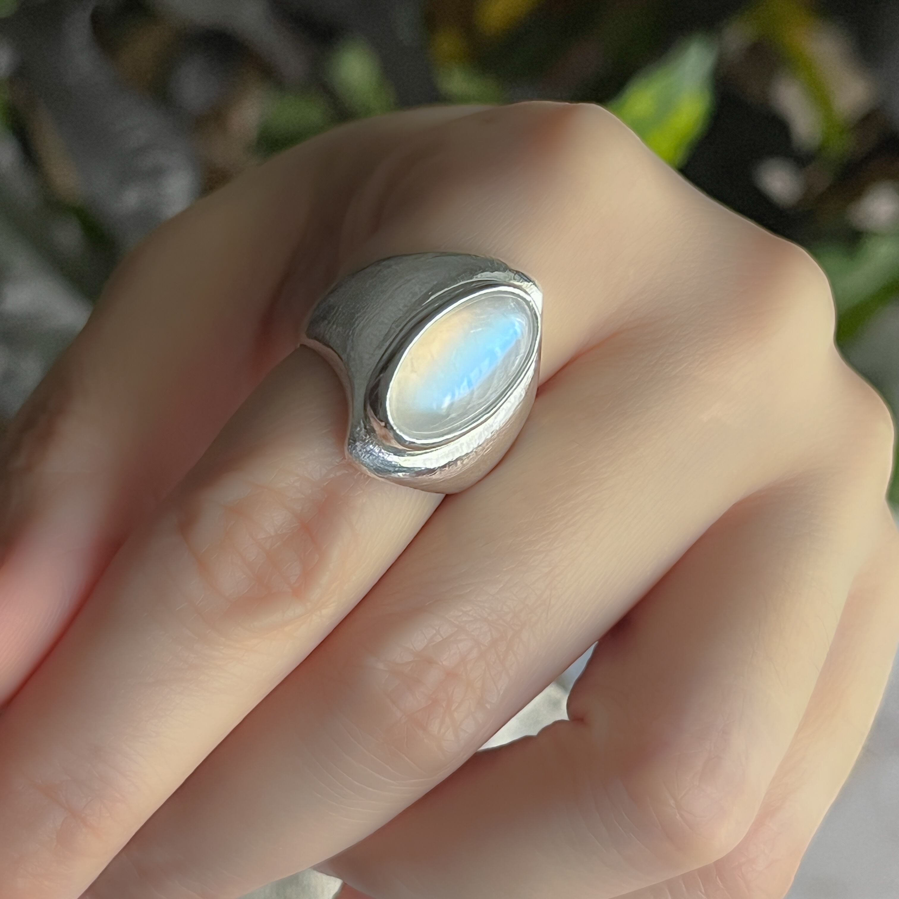 Moon Stone Ring / ムーンストーンの流線型リング