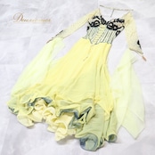 社交ダンス 衣装 スタンダードドレス ワンピース ドレス スタンダード フロート 黄色 黒 フリル レース 編み上げ かわいい デモ 競技 ダンス パーティ 発表会 ブラック系 イエロー系 優しい色合い 女性らしい おしゃれ 大人 上品 モダン エレガント ステージ衣装 競技用 発表会用 競技ダンス コスチューム