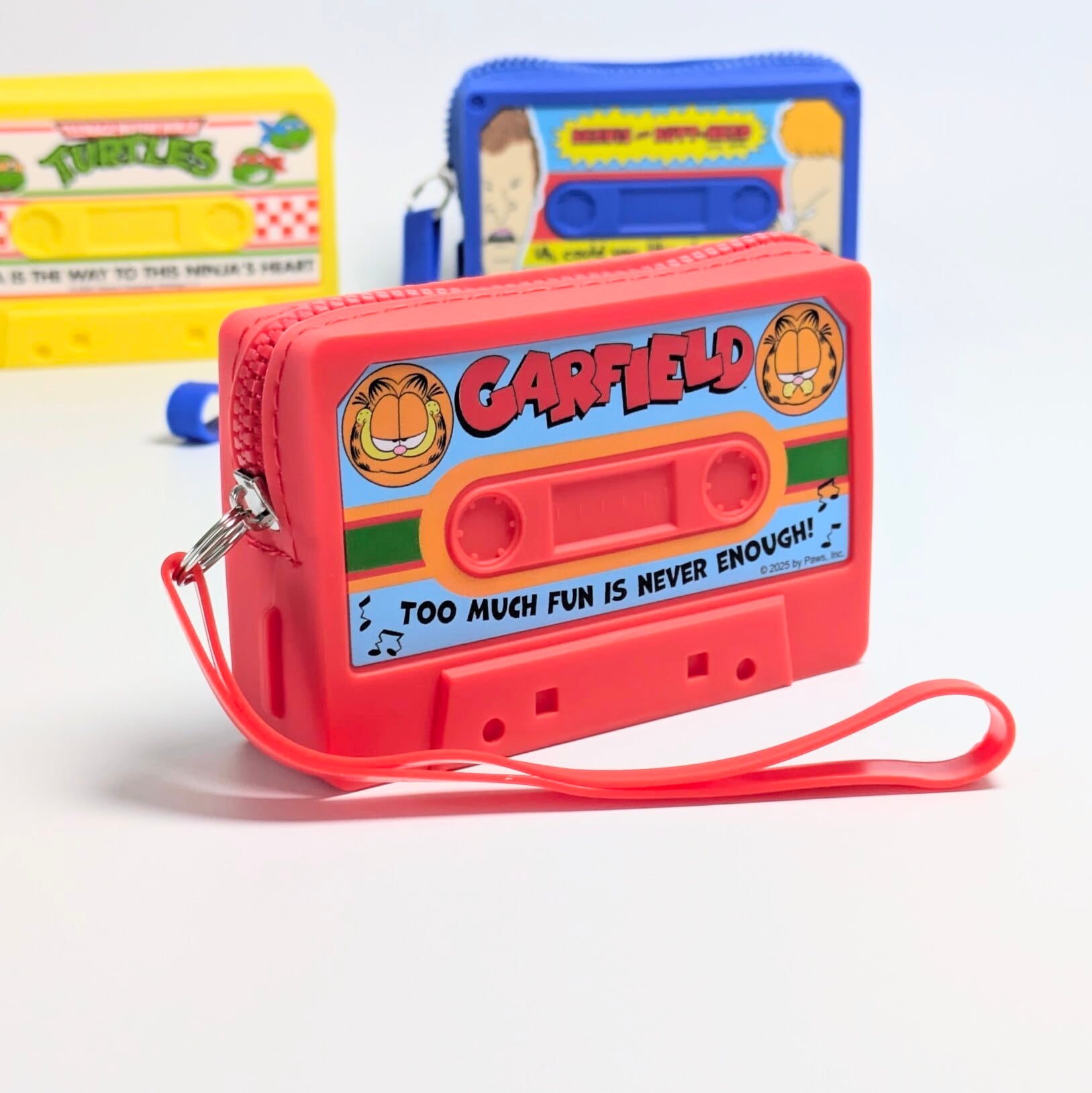 【 Garfield ( ガーフィールド ) 】SILICONE POUCH ( シリコーンポーチ ) カセットテープ型 ストラップ付き / 小物入れ / コインケース / コスメポーチ / シリコン〚アメリカン雑貨 アメトイ〛