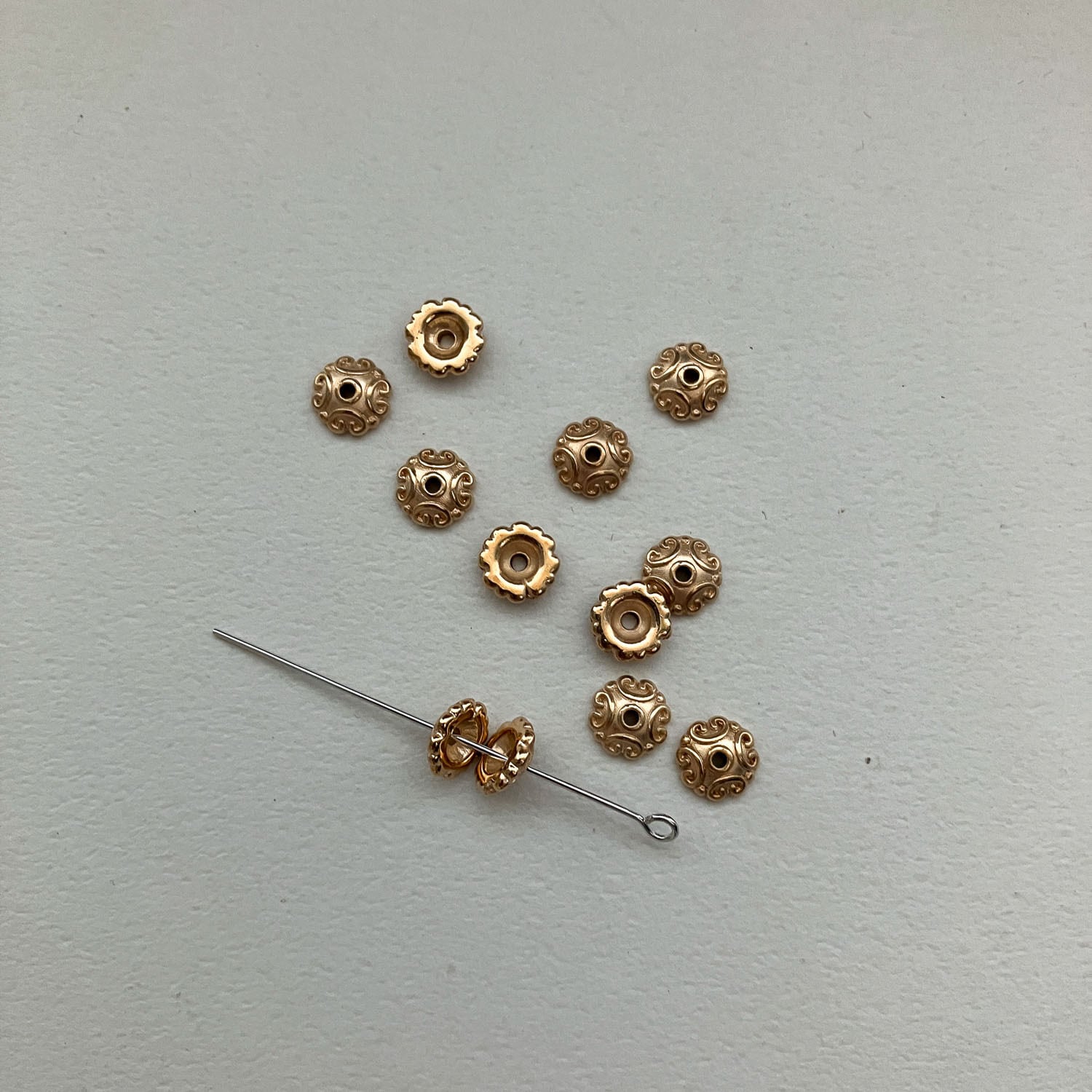 再入荷〉模様入りミニビーズキャップパック（30p） | Dua-アクセサリー