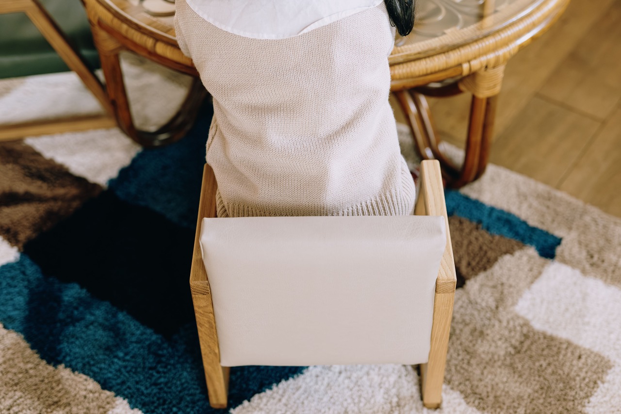 HIIRAGI ( Moss green ) 子ども椅子