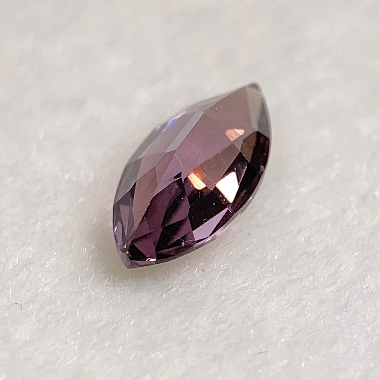 スピネル マーキスカット ルース 0.40ct 紫系 約7mm×3.5mm r-0656