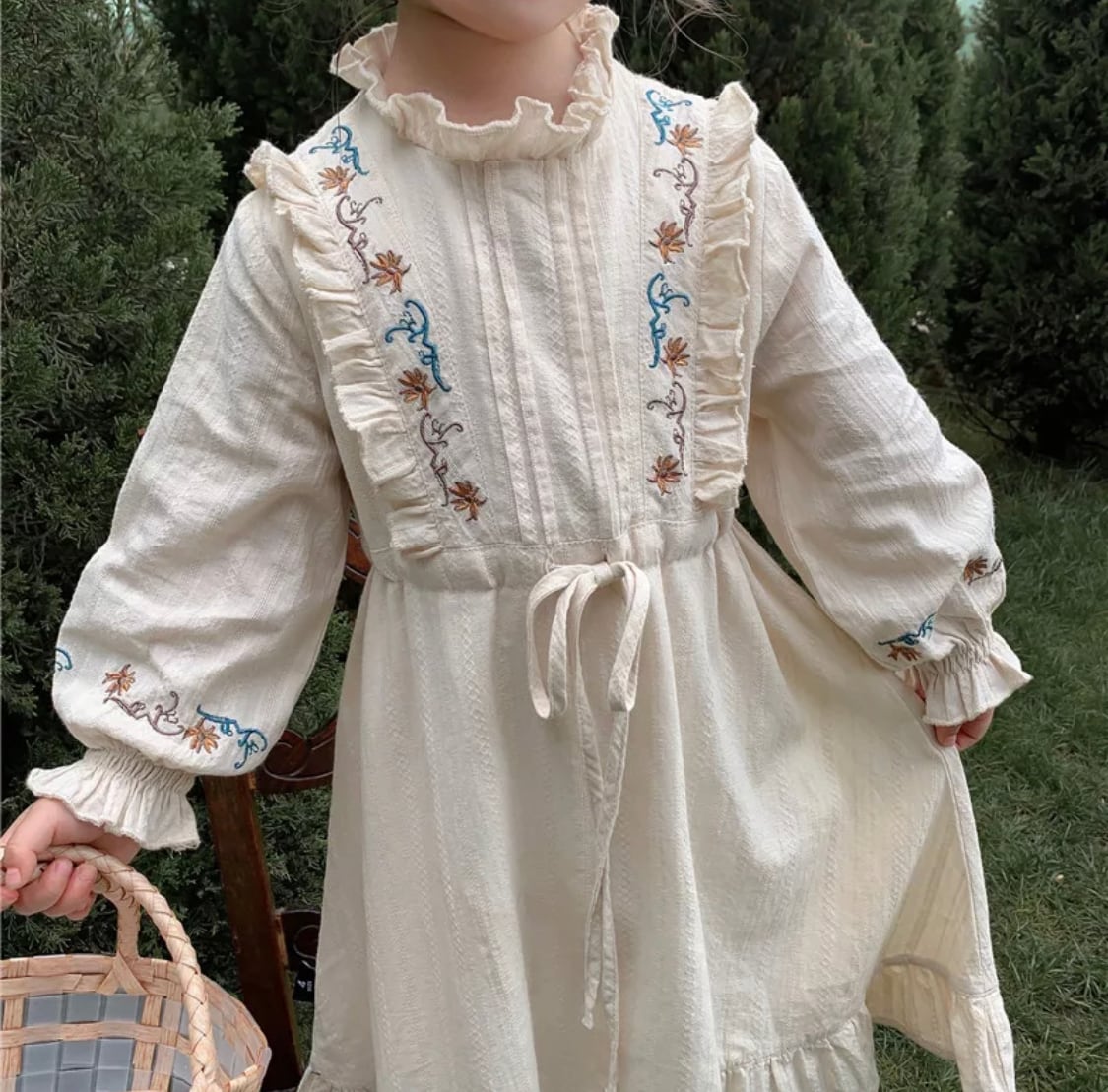 刺繍フリルコットンドレス》》》》海外子供服　プチプラ　女の子　ワンピース　ナチュラル