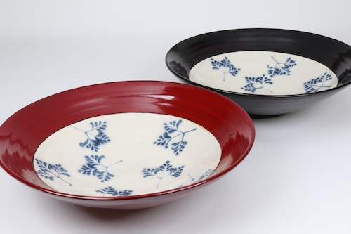 漆陶　リム平型盛鉢　シダ