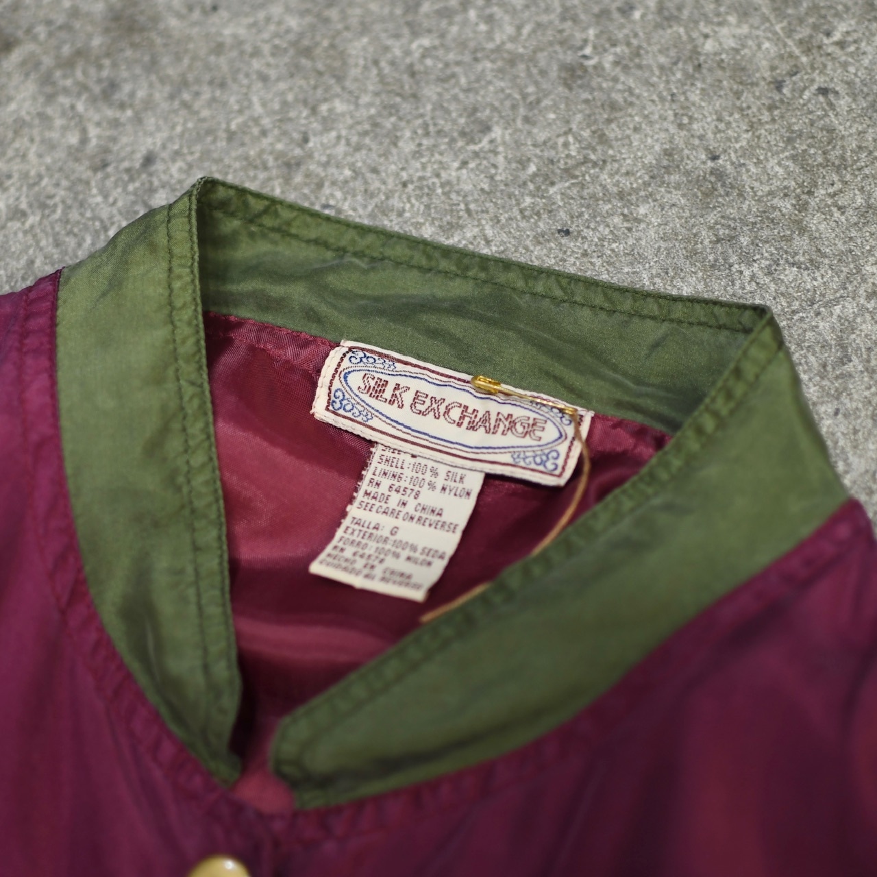 snap button type switching design silk blouson