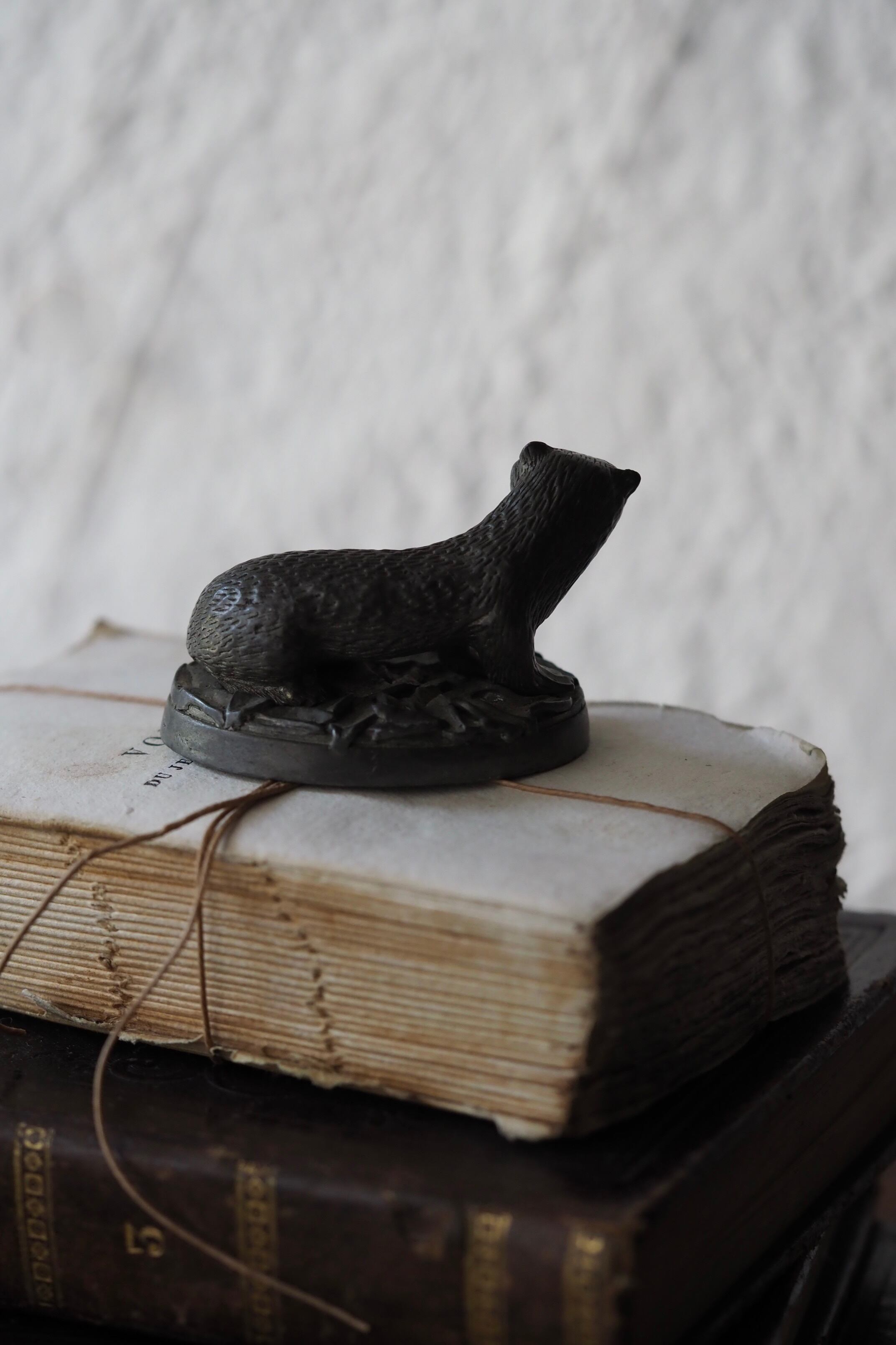 見つめてカワウソ-antique pewter ottar objet | アンティーク