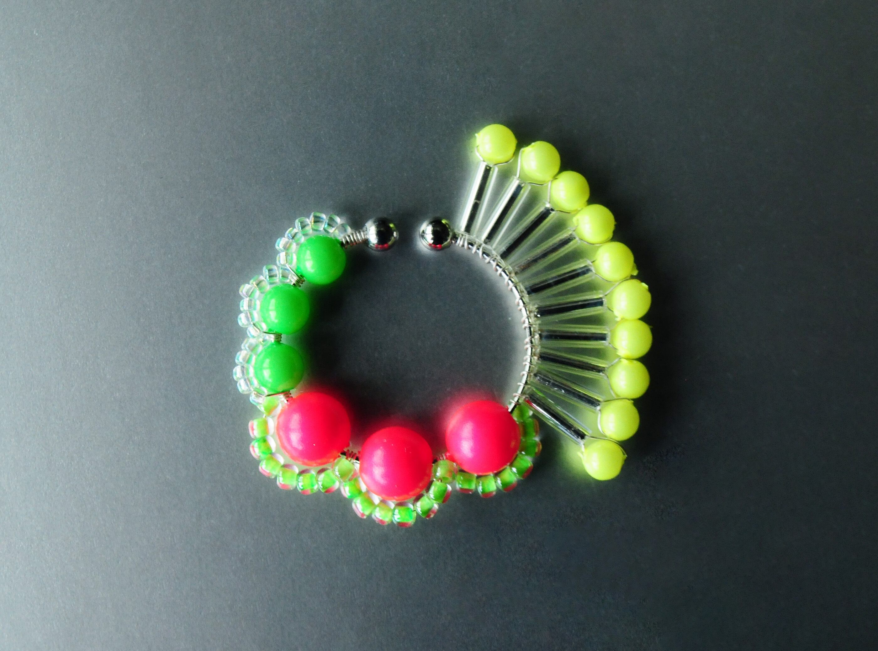 ＜Rollo～イロヅクビジュー～＞イヤーカフ『 ハミングバード/hummingbird 』<NEON/PINK(25)>