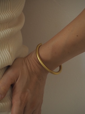 CIRCLE BANGLE
