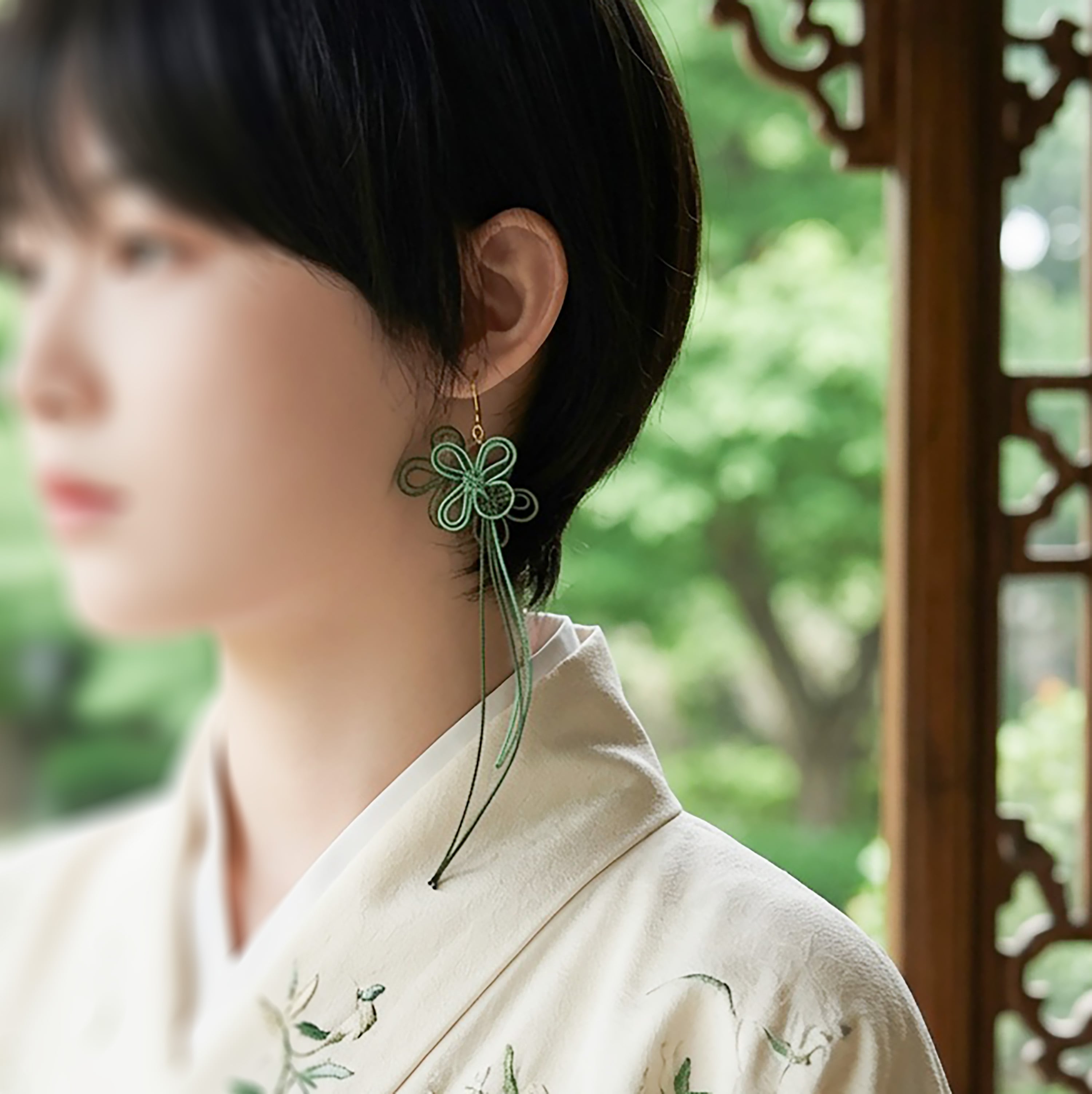 飾り結びピアス「みつ、みず、見つ」(深緑×淡緑) | 浴衣・着物に軽量快適。日常使いにも。