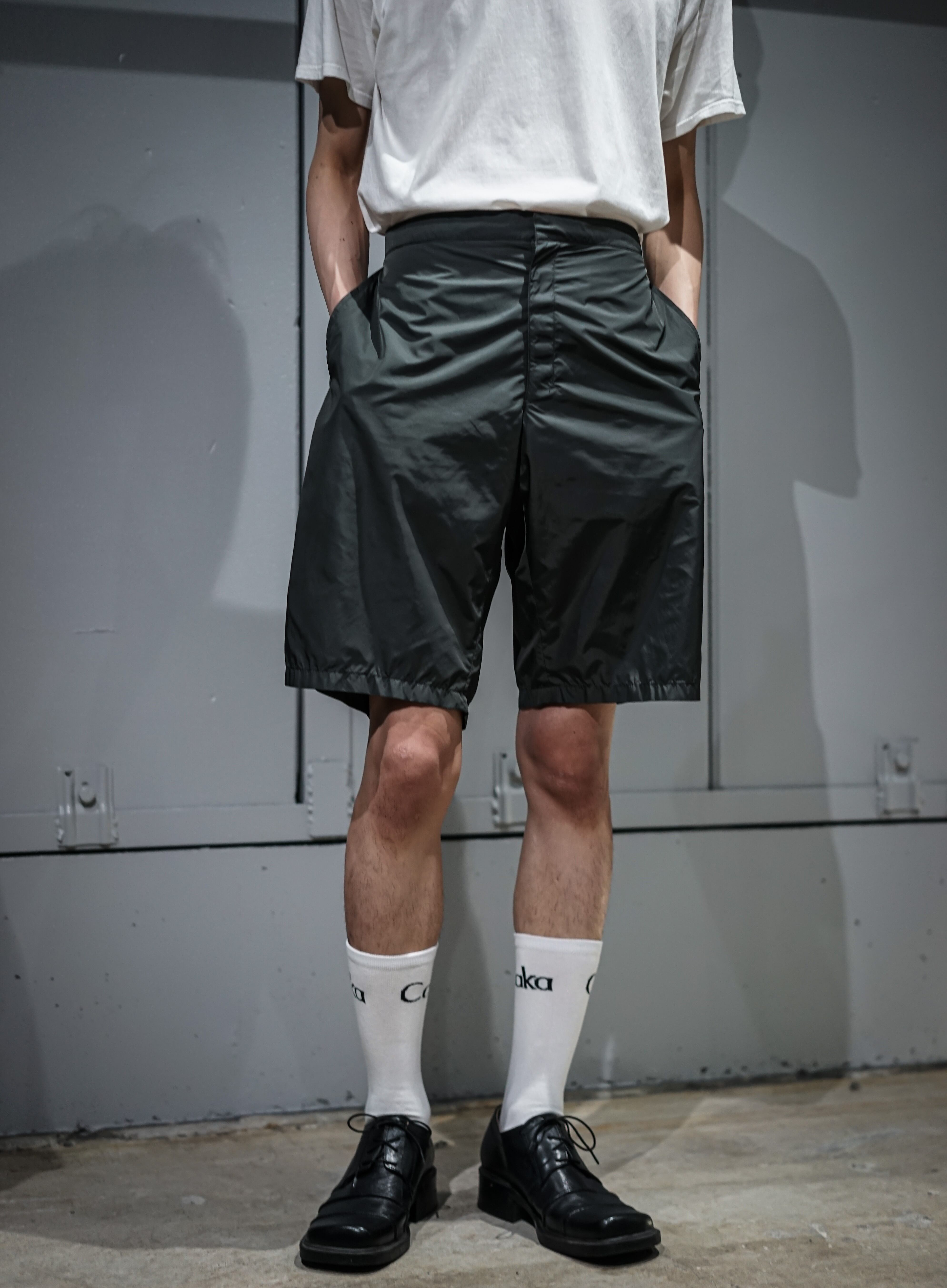add (C) vintage】“PRADA” Adjuster Gimmick Nylon Short Pants | Caka 