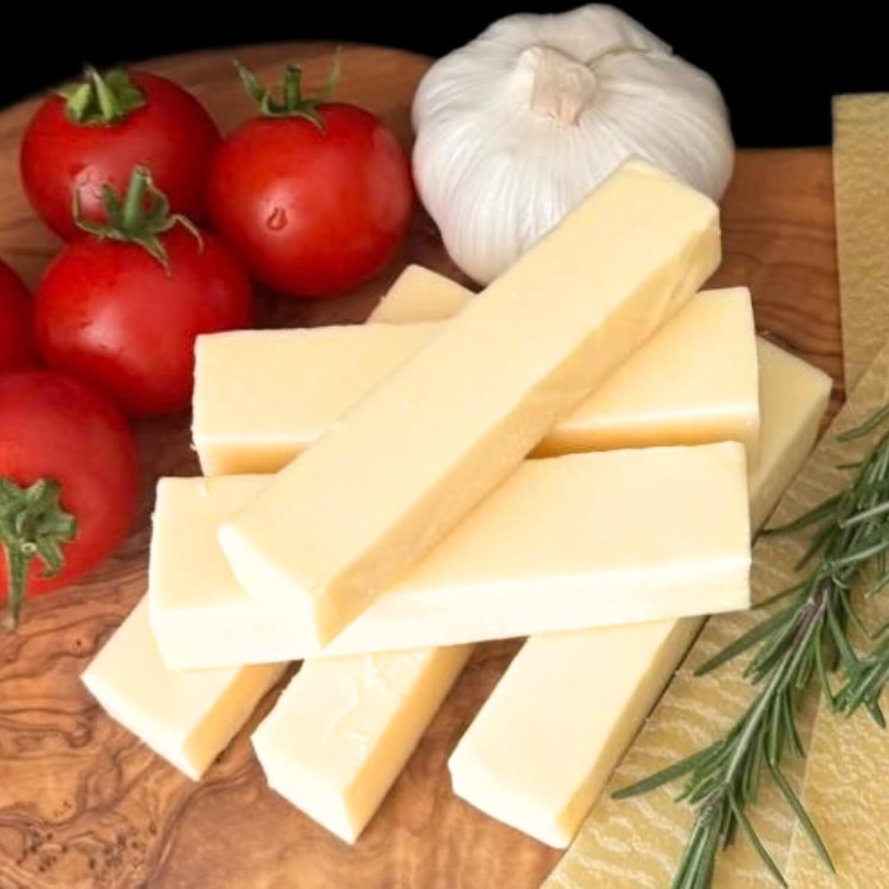 アメリカ産 グラスフェッド 低脂肪モッツァレラチーズ スティック 2cmカット 200g｜無添加・セルロース不使用 USA Grassfed Low-Fat Mozzarella Cheese Sticks 2cm Cut 200g | Additive-Free & Cellulose-Free