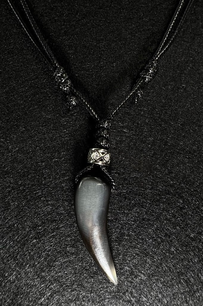 サメの歯ネックレス(オニキス・ホタルガラス) | CoralTidaStone