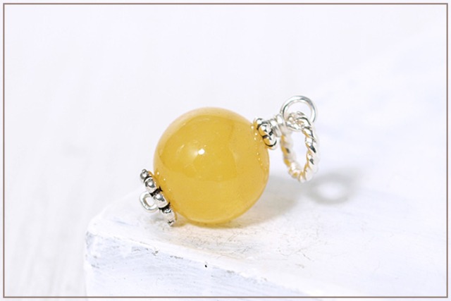 オレンジカルサイト１０ミリ玉ペンダントトップ