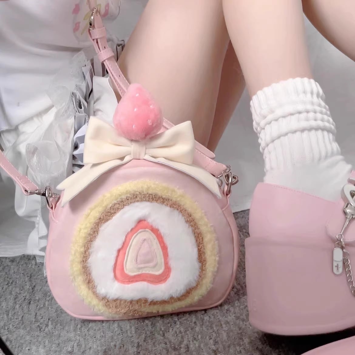 ゆめかわ バッグ ラージサイズ イチゴ ロールケーキ ガーリー 甘め