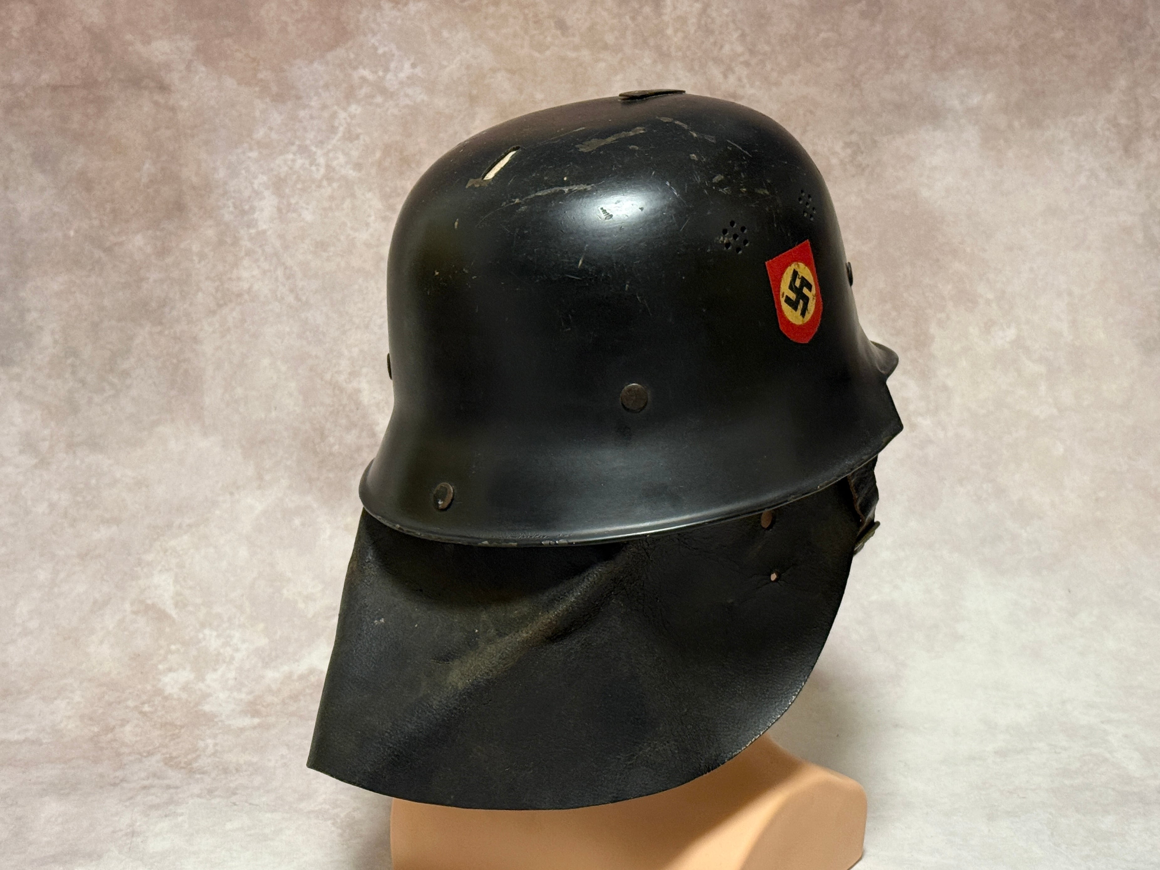 実物】WWII ドイツ軍 消火警察 M1934 ヘルメット（ダブルデカール仕様