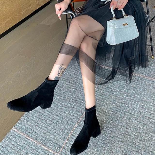 レディース ブーツ ショートブーツ 太ヒール ローヒール スクエアトゥ 美脚 脚長 かわいい 大人可愛い きれいめ シンプル カジュアル 上品 おしゃれ かっこいい レトロ エレガント ラブリー キュート ガーリー ラフ ルーズ クール モード セクシー モダン 主役級 存在感 こなれ感 とろみ感 抜け感 エキゾチック シック スタイリッシュ 春 秋 無地 デート お出かけ 休日 普段使い スタイル モテ 22.0㎝ 22.5cm 23.0cm 23.5cm 24.0cm 24.5cm 25.0cm