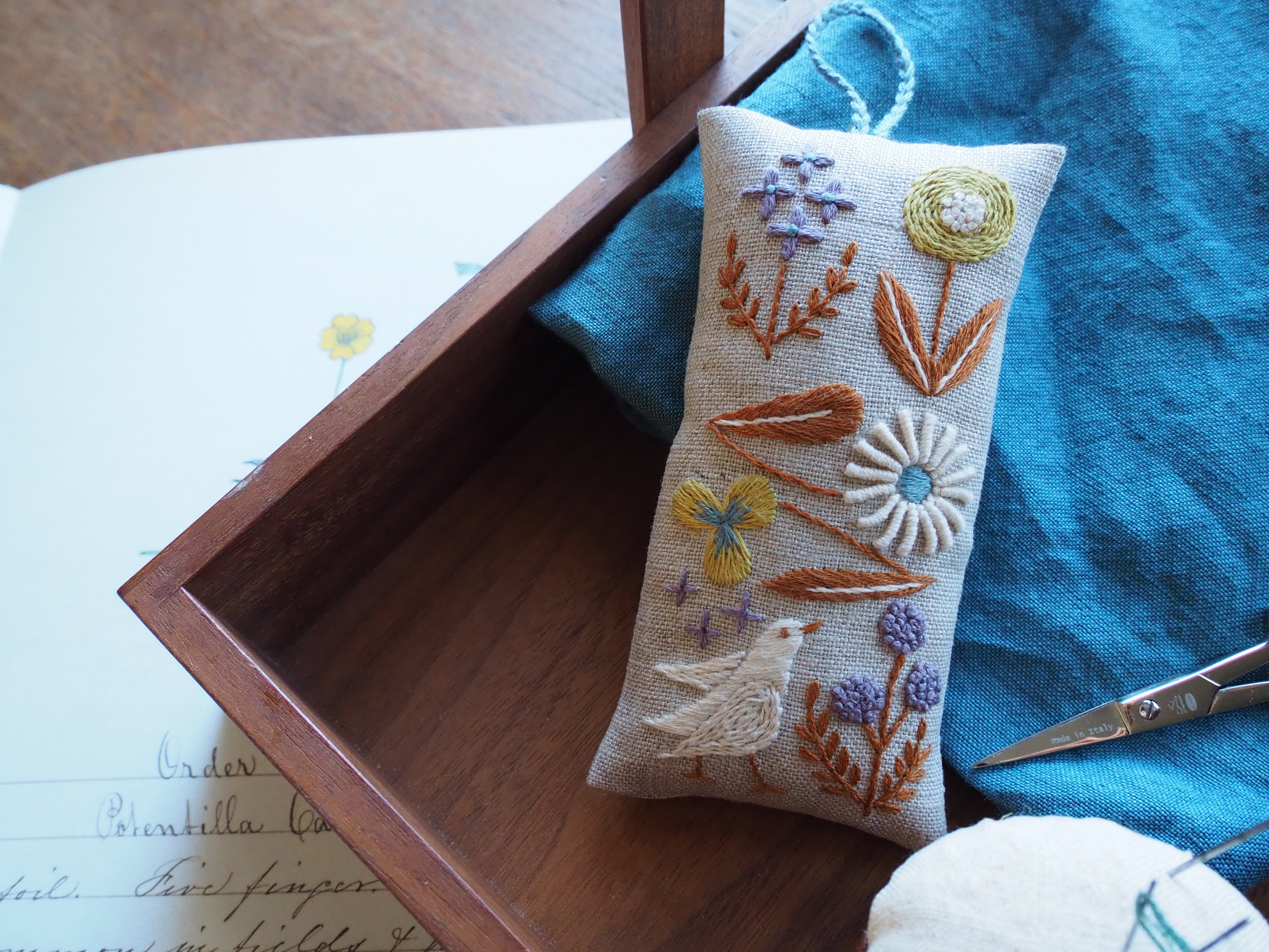 刺繍図案】12か月のピンクッション2 Tiny garden(注・デジタル