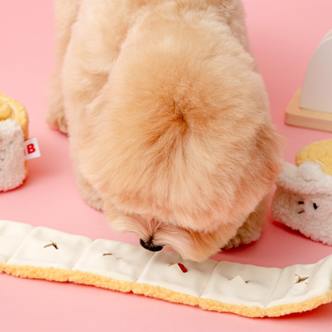 予約】［BITE ME×SANRIO］HELLO KITTY ROLL CAKE NOSEWORK TOY | a:nyu