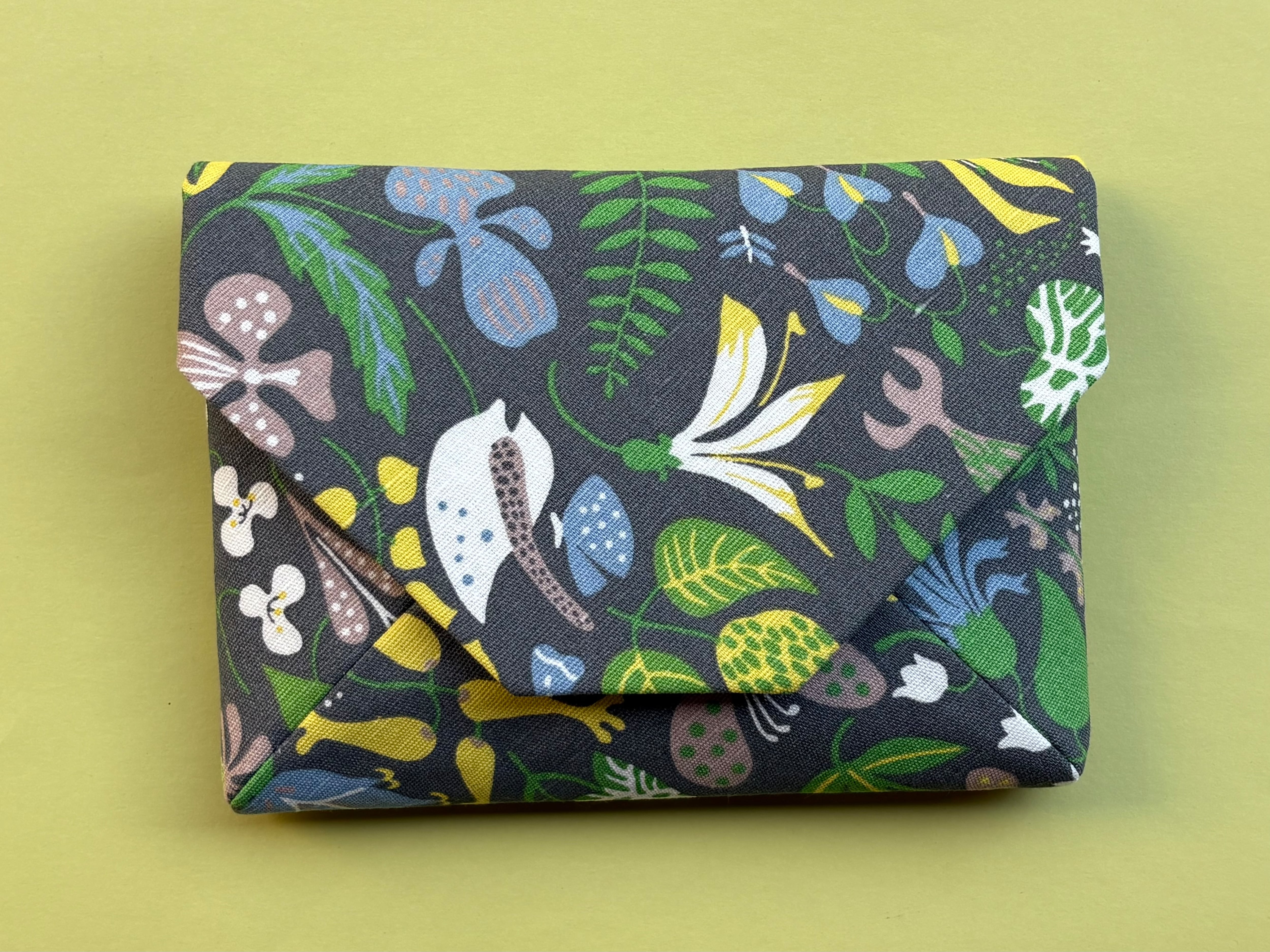 べべ柄ラウンドファスナー長財布『劇場版魔法少女まどか☆マギカ