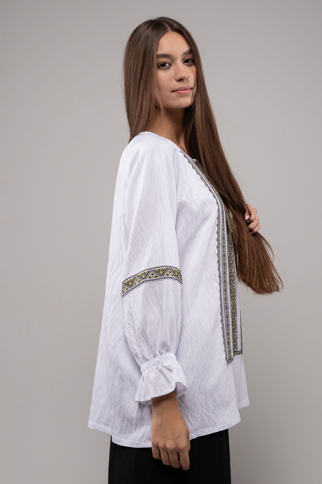 ウクライナ刺繍ヴィシヴァンカ クロスステッチ　手刺繍　ブラウス　麻　レディース・フリーサイズ - 13