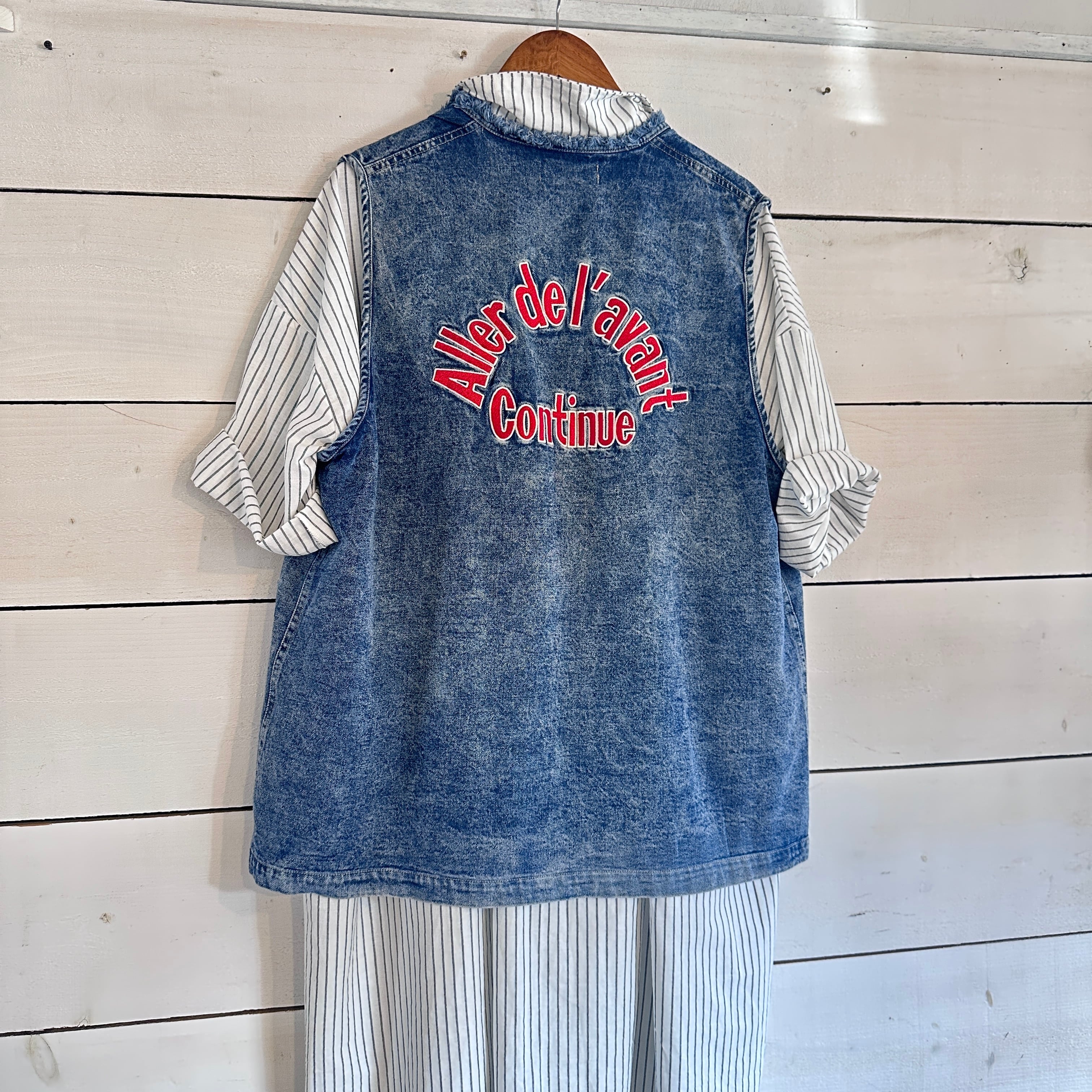 KAKELAバック刺繍ロゴロングベスト　P-595