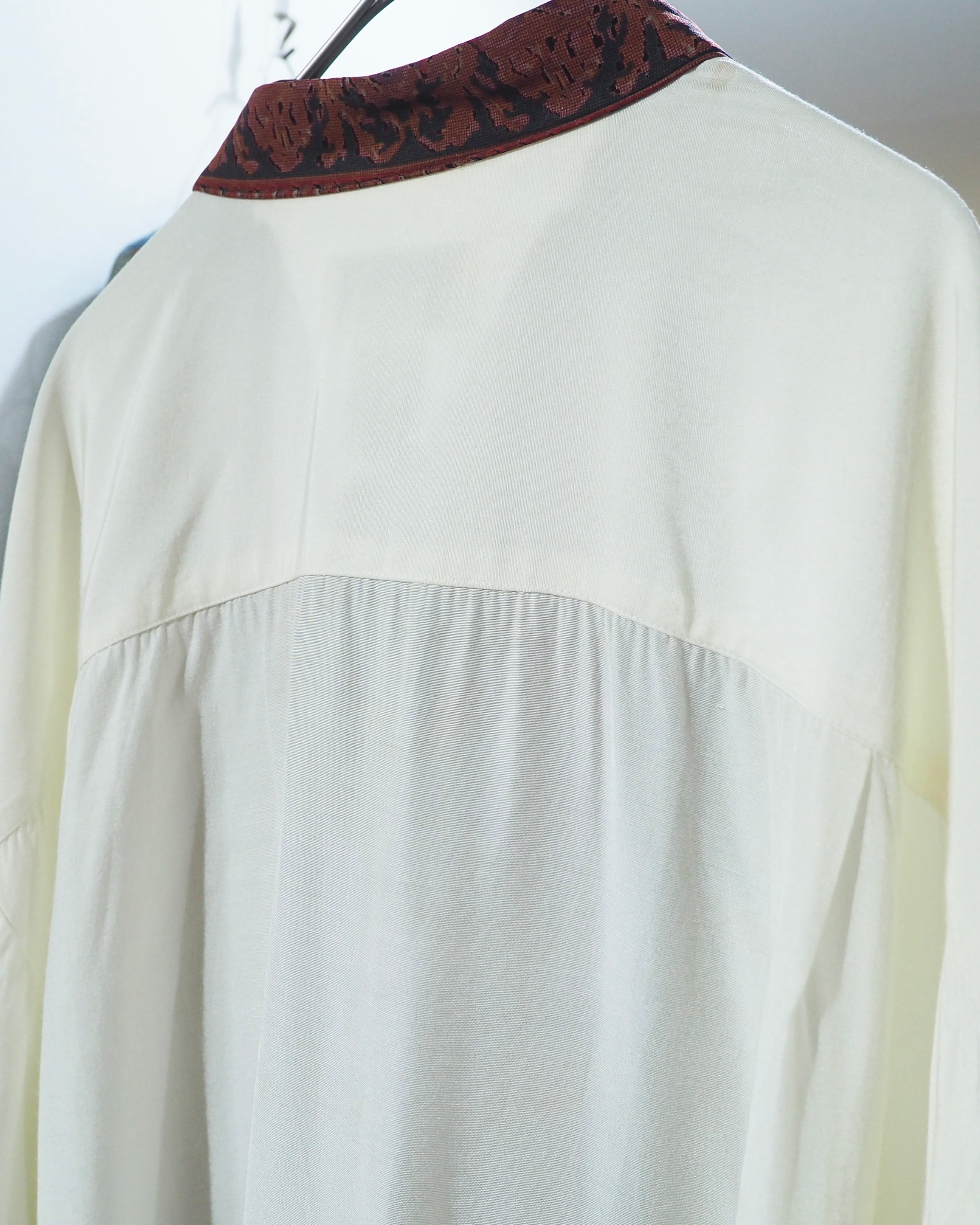 1980 - 90s Beautiful Arabesque × Crochet Lace pattern Switching vintage loose No collar shirt