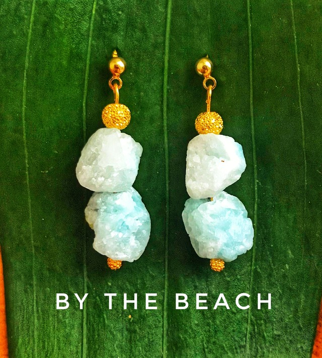  【beach chic NO.2】pure blue  天然石とサンゴのビーチピアス