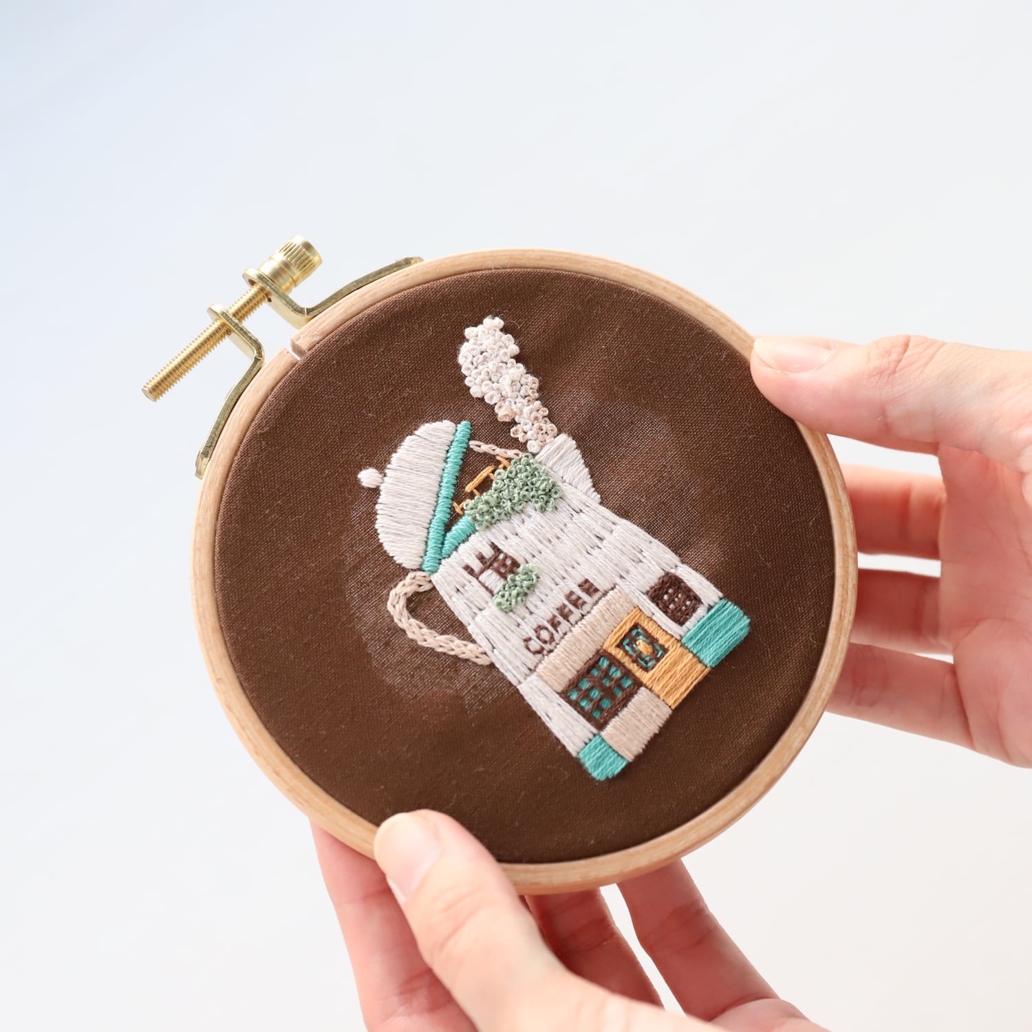 刺繍キット カフェの奥のコーヒーの街より「世界一のコーヒーカフェ」《空想街雑貨店》