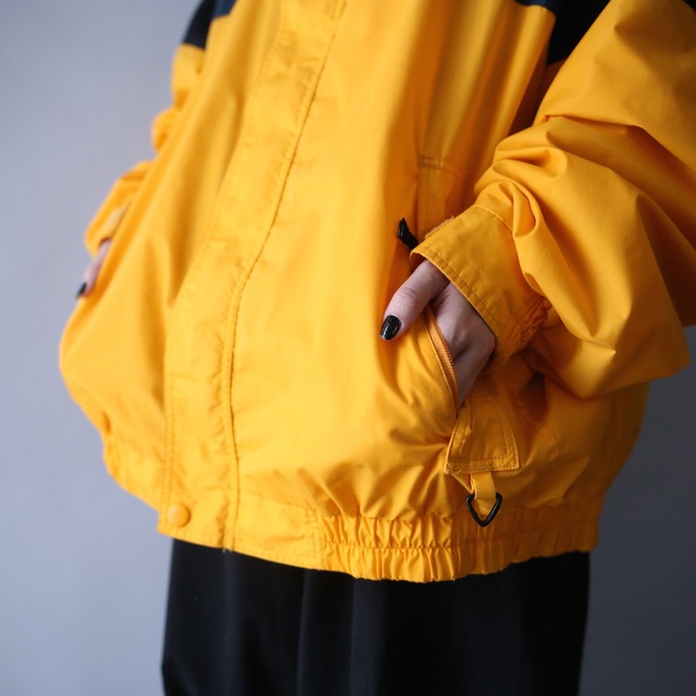 "Columbia" 3-tone good coloring over silhouette mountain jacket