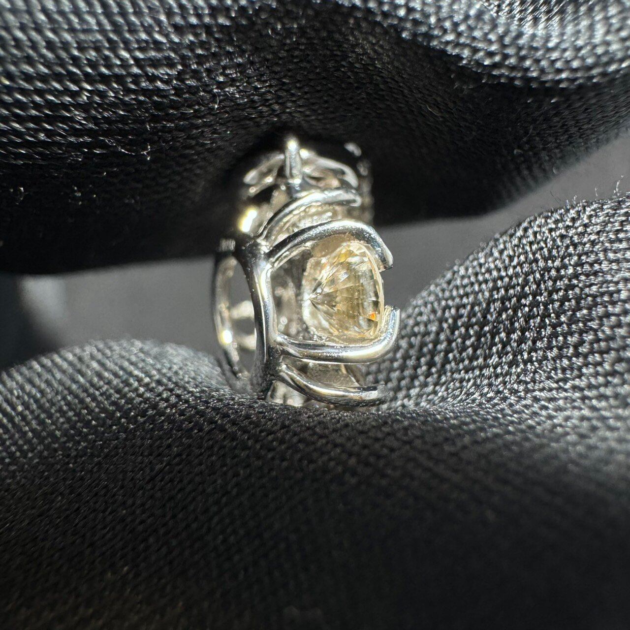 鑑別カード付】Pt850/950 0.88ct H&C ダイヤモンド フラワー