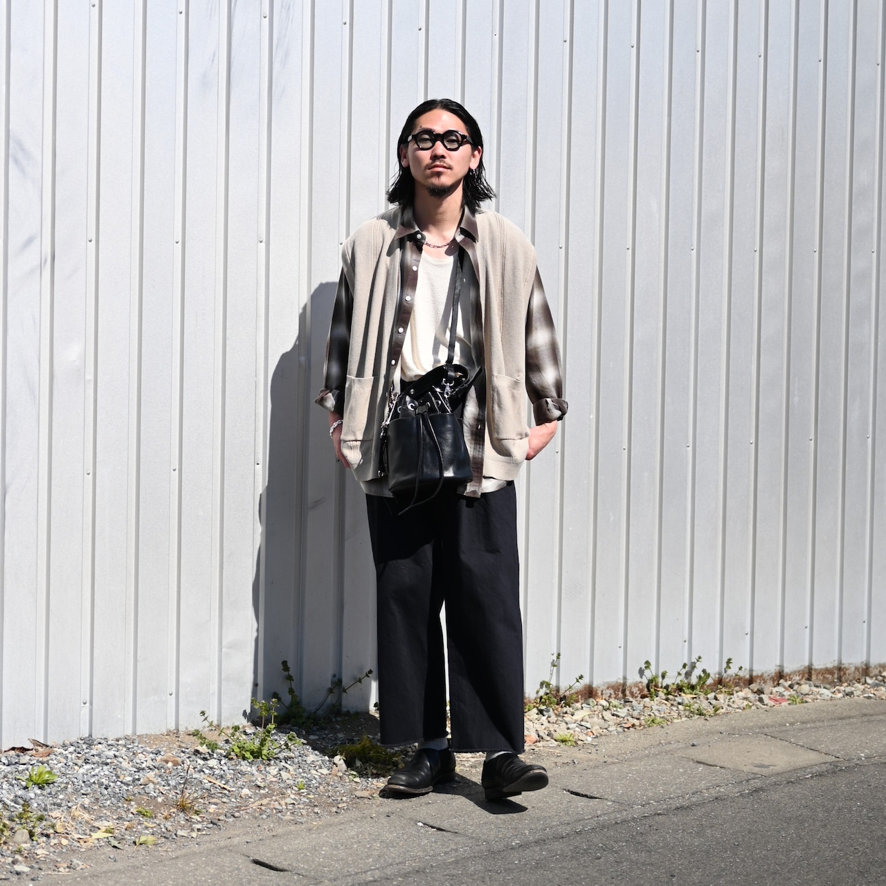 YASHIKI / GANKO別注 ×Shirotsume V-neck Vest ブラックデニムとのコーディネート