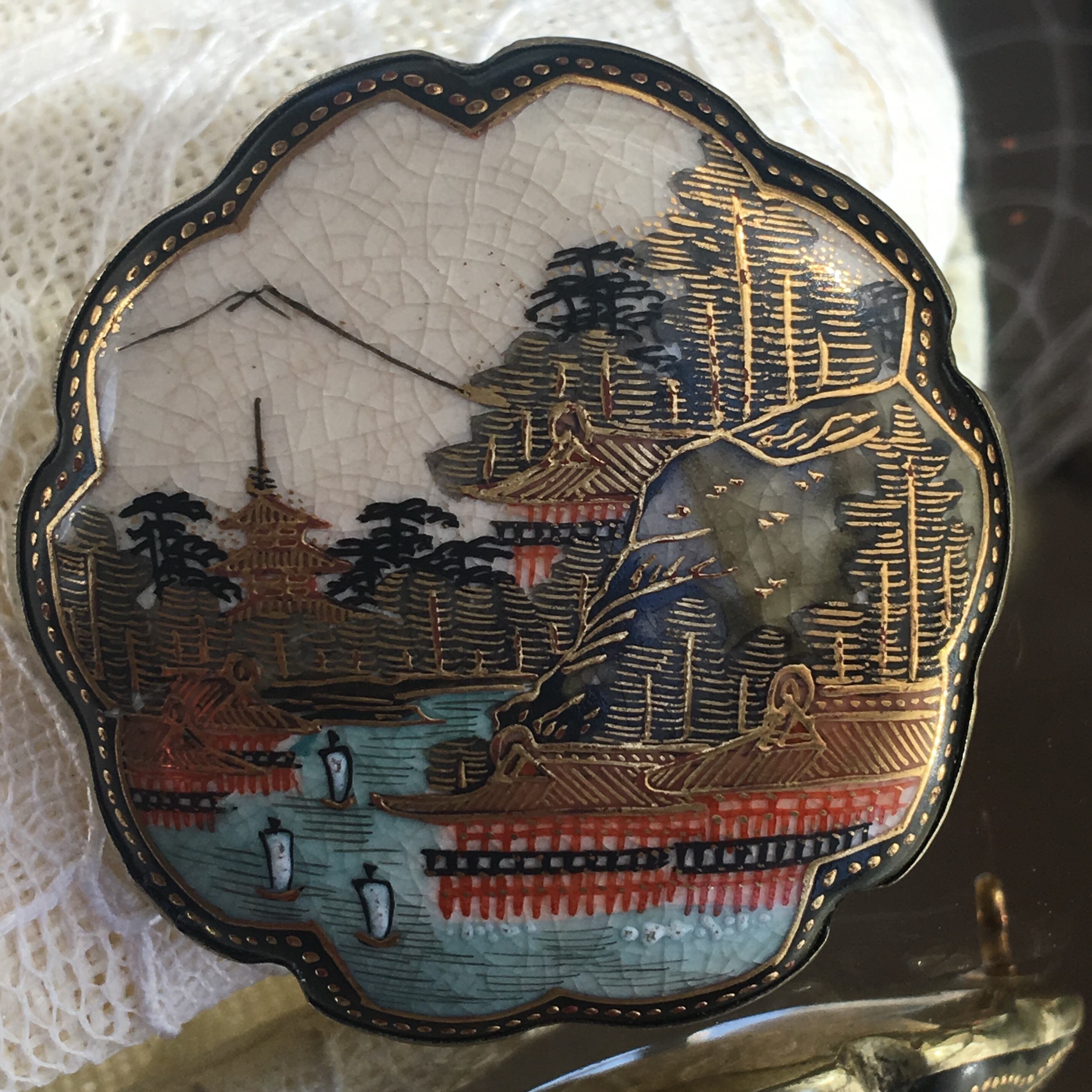 アンティーク 明治〜大正期 里帰り薩摩ボタンのブローチ