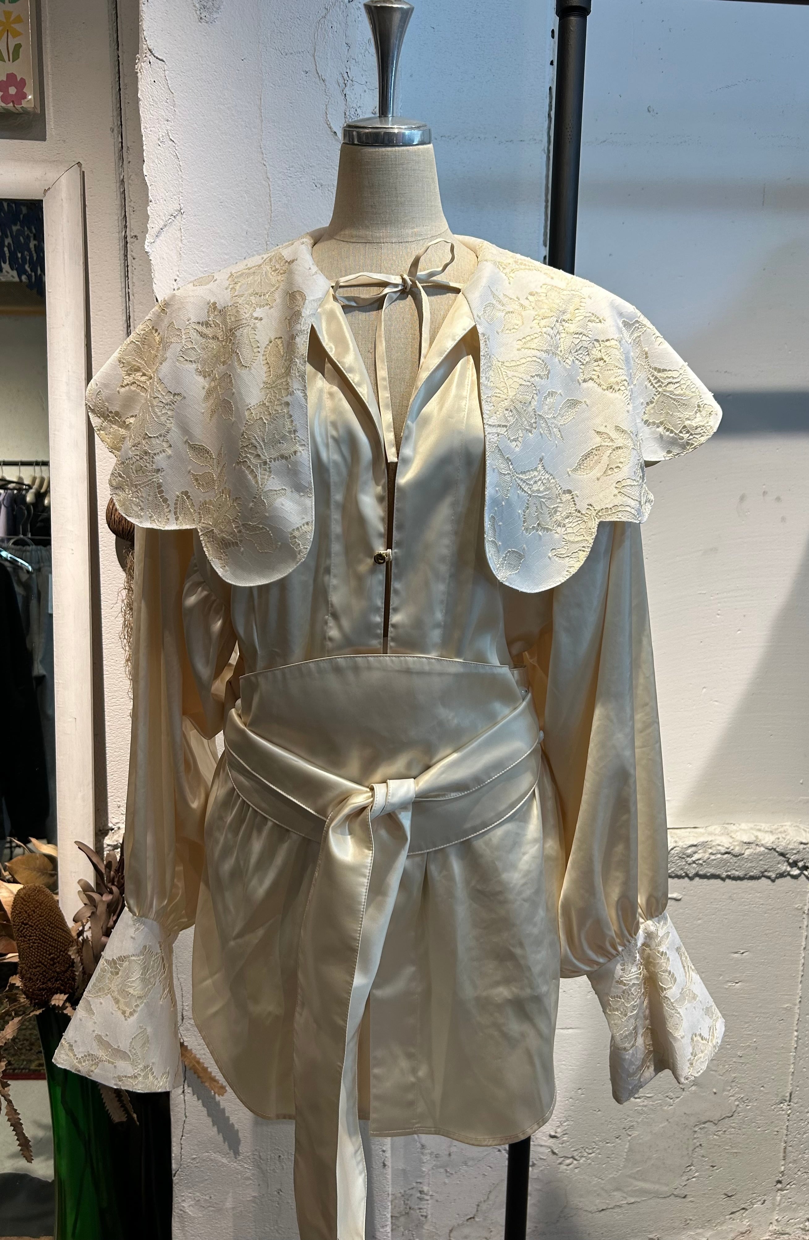 DECOdepuis1985 lace collar belt shirts | AAR