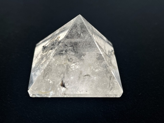 ピラミッド（レインボークォーツ）