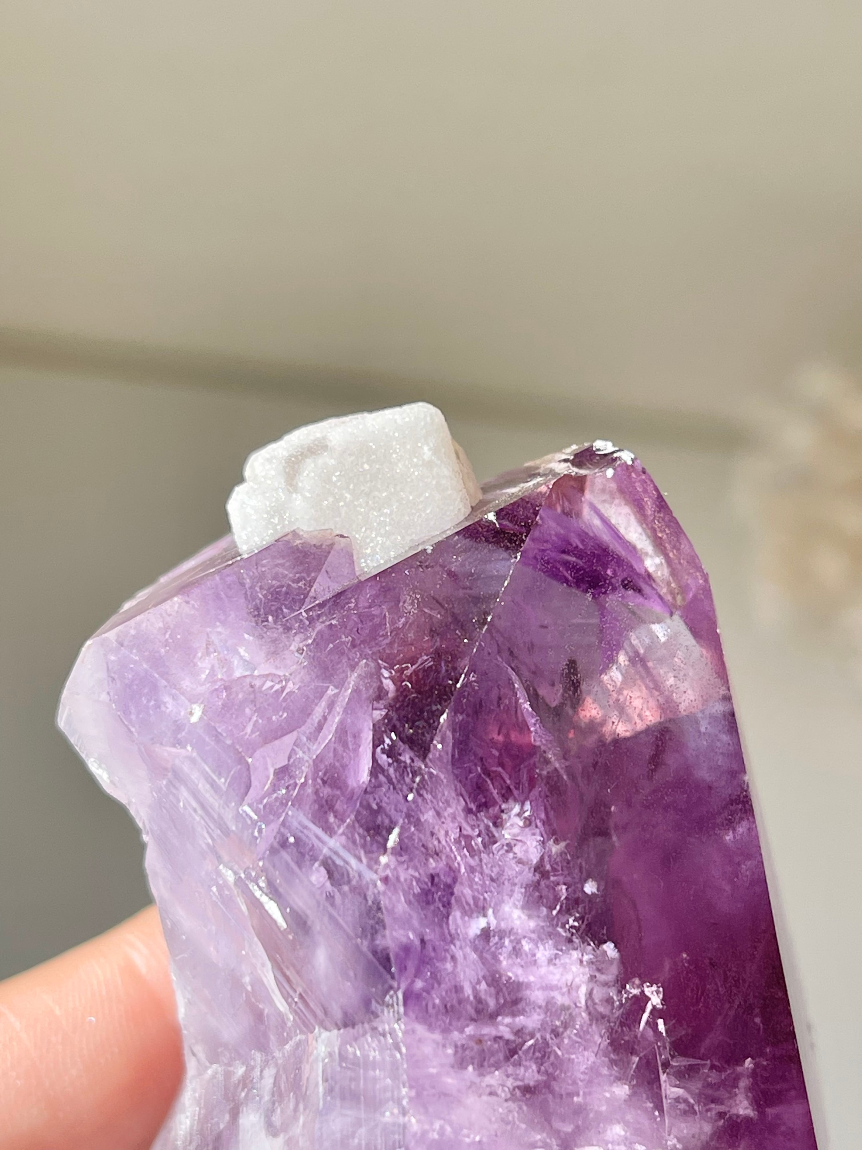 カルサイトオンアメシスト/ square calcite on amethyst