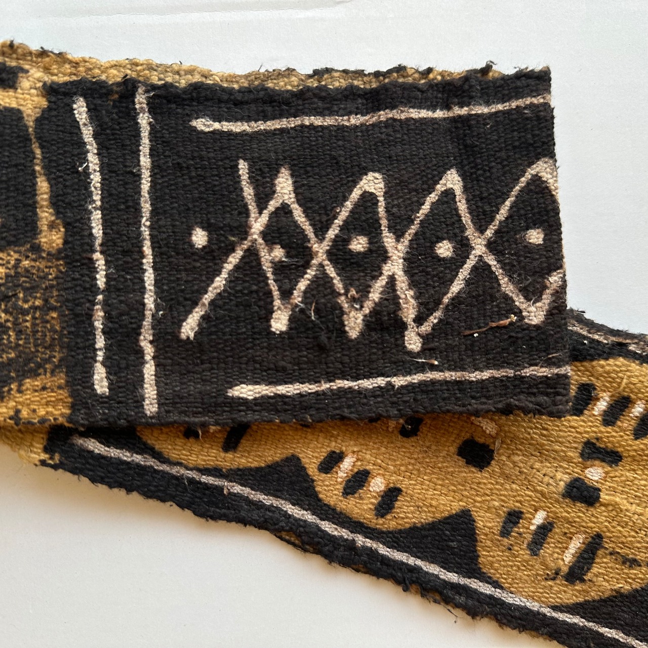 《No.013》短め ボゴランベルト黄土色 四角 泥染め 今回入荷分は写真15〜20枚目