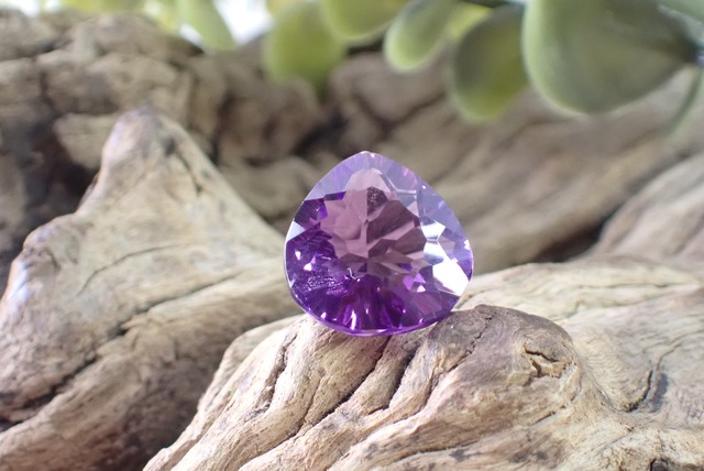 アメジスト（コンケーブカット）　6.08ct　[C3‐406]