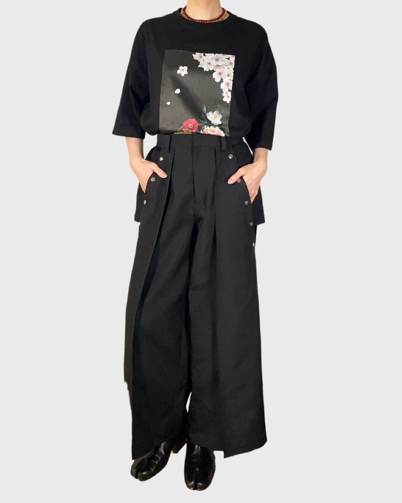 袴風脇開きパンツ Hakama Wide-Legged Pants With Buttoned Side