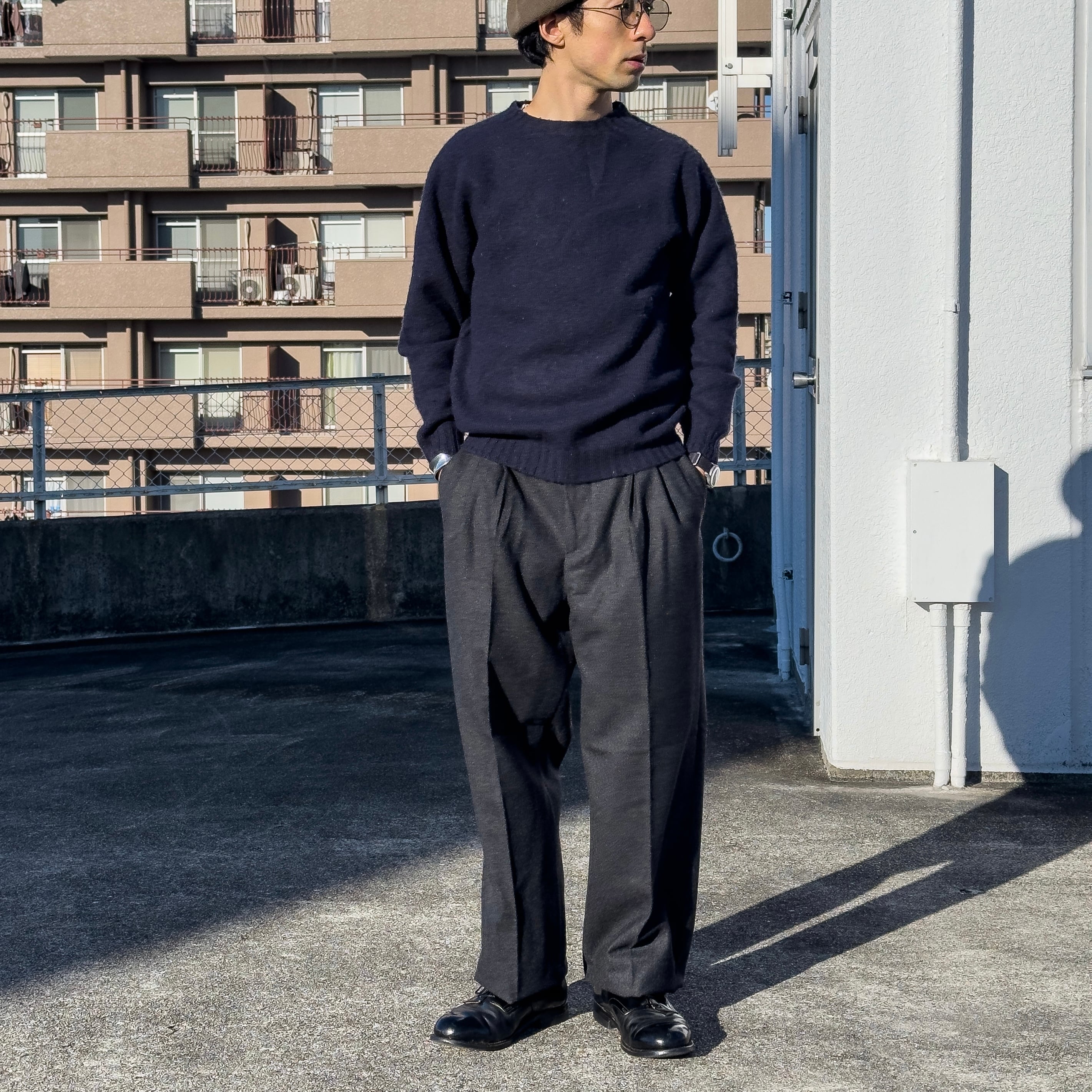 Atlast&Co. TWOTUCKTROUSERS NAVYSTRIPE 30