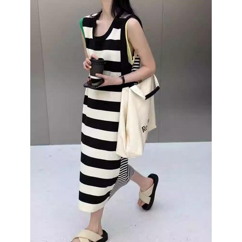 petite sleeveless border one-piece00620