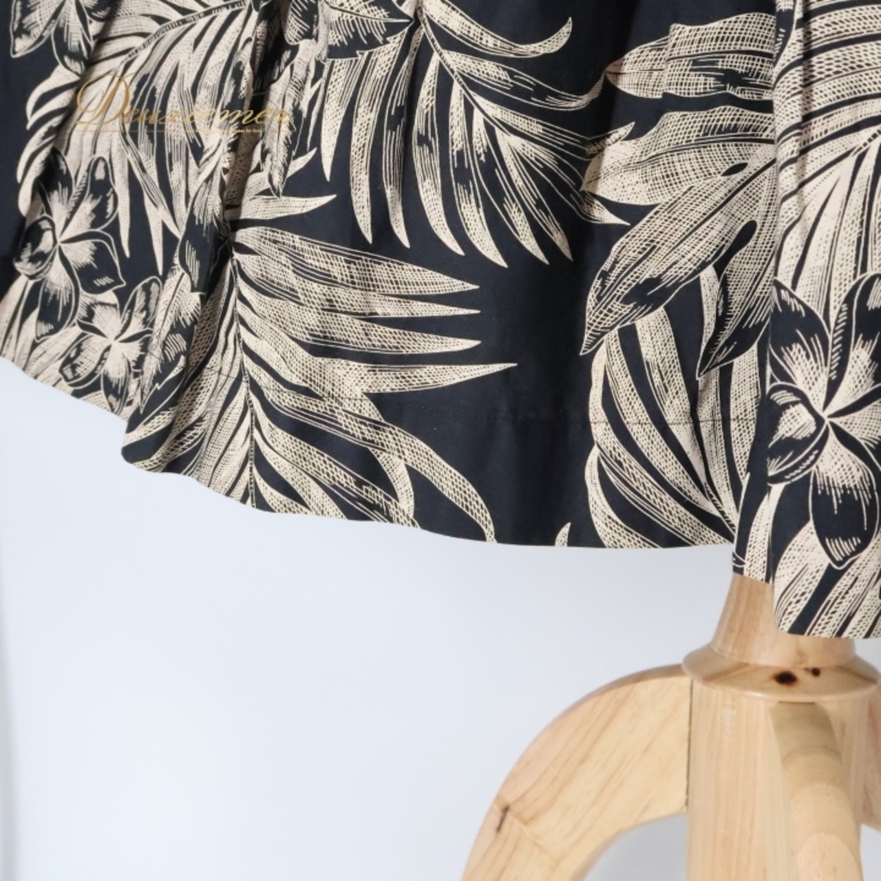 フラダンス 衣装 パウスカート ブラック系 ハイビスカス柄 モンステラ柄 プルメリア柄 ハワイアンプリント アロハ フラ ダンス レッスン 練習 ベージュ系 黒 大人っぽい 華やか 上品 シングル フレア スカート かわいい おしゃれ ブラック ベージュ ハワイ アロハシャツ エスニック リゾート おしゃれ着 ボトムス カジュアル スカートスタイル トロピカル コーディネート フレアスカート プリントスカート 軽やか センス フェミニン