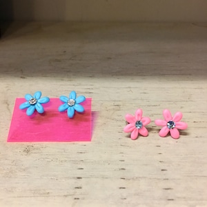 Benicotoy 小さなお花ピアス