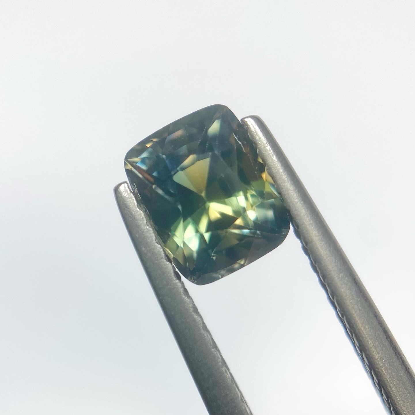 日夜を表したサファイア