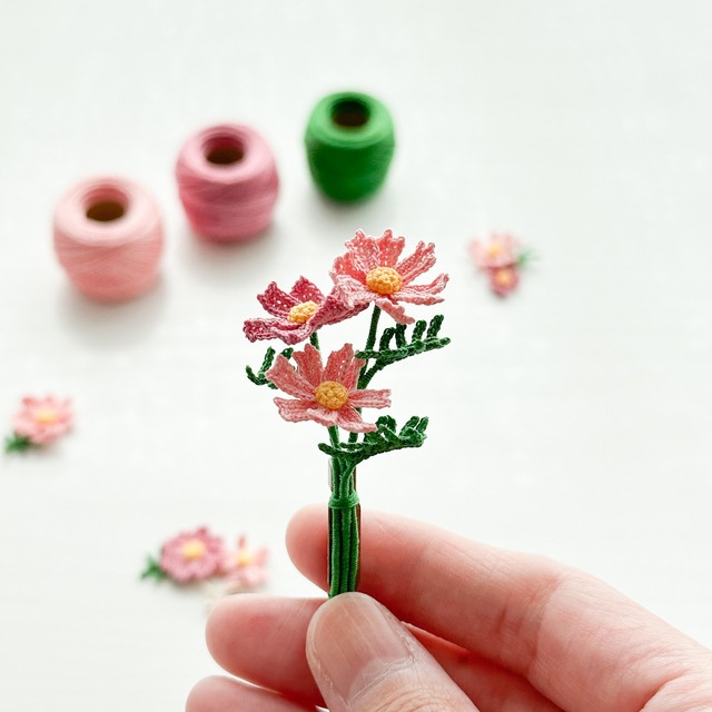 『 コスモスのブローチ 』  レース編み  秋桜